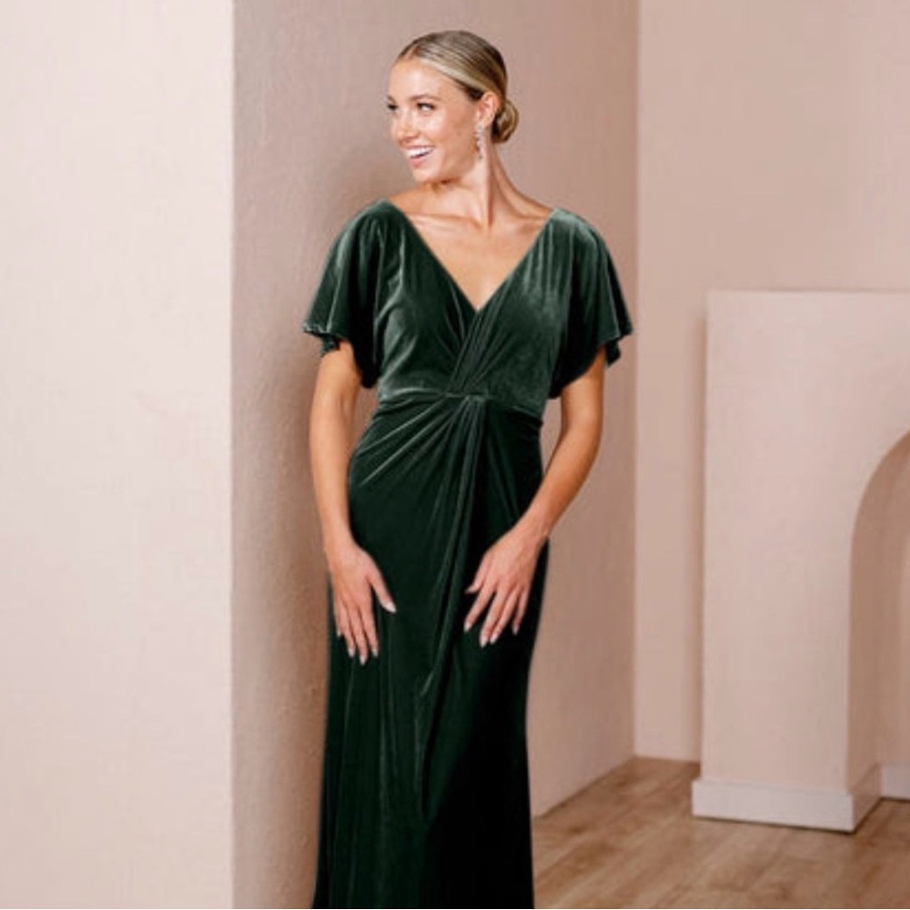 Revelry Gwen Emerald Velvet Dress